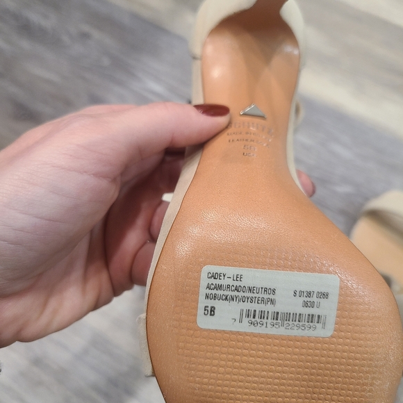 SCHUTZ nude suede heel - Picture 5 of 6